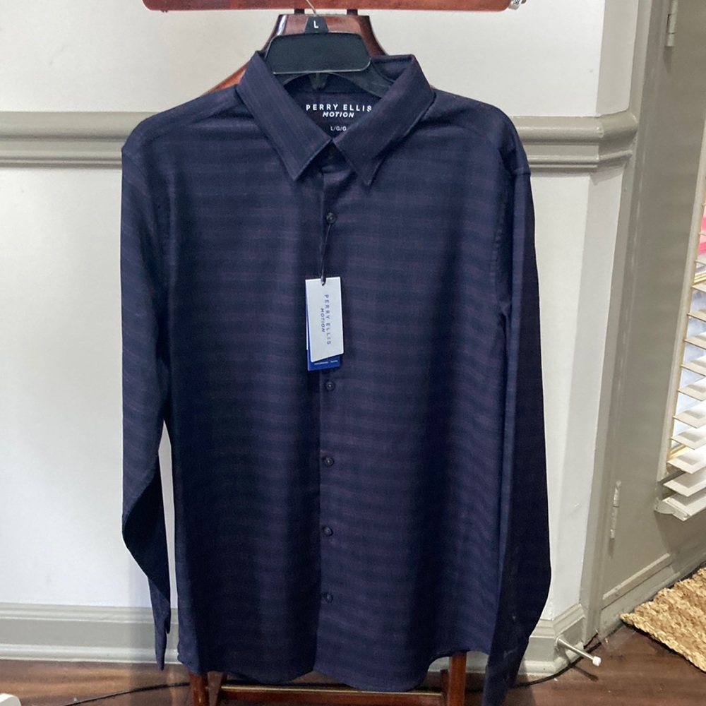 Brand new men’s large Perry Ellis slim fit shirt in navy with red window pane